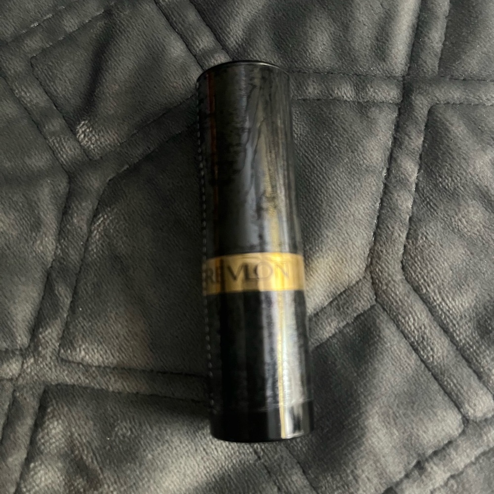 Revlon Super Lustrous Lipstick “Love is on”